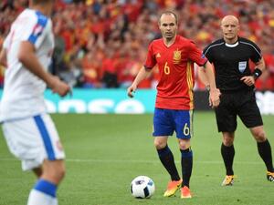 إنييستا خلال المباراة