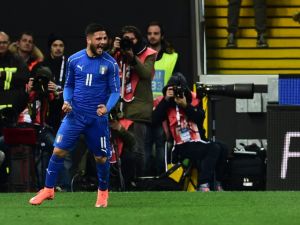 إنسينيي يحتفل بهدفه