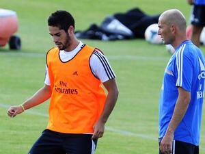 إيسكو (يسار)