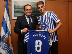 يانوزاي بقميص سوسييداد