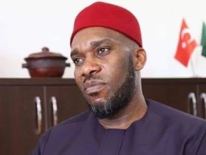 أوكوتشا يعتنق الإسلام