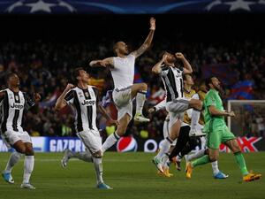 لاعبو يوفنتوس يحتفلون بالتأهل