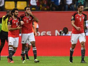 لاعبو مصر يحتفلون بالهدف