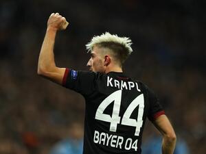 كامبل يحتفل بهدفه