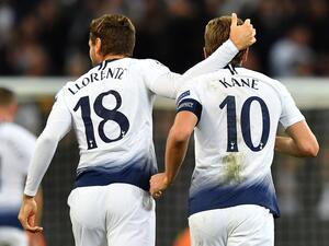 كاين (يمين) يقود سبيرز للفوز