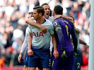 توتنهام ينجو من الخسارة على أرضه