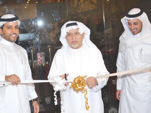 From left: Nasser Al Zamil, Dr. Abdulrahman Al Zamil, Chairman of the Council of Saudi Chambers (CSC), and Dr. Badr Al-Shibani, CEO of Wazen Fitness Solutions, during the cutting of ceremonial ribbon (source: Saudi Gazette)