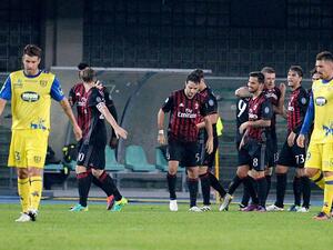 لاعبو ميلان يحتفلون بهدف كوتشكا