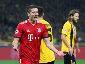 ليفاندوفسكي يحتفل بهدفه