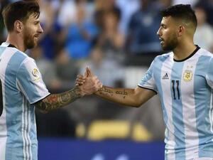 صورة أرشيفية لأغويرو وميسي