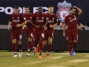 محمد صلاح (يمين) يقود ليفربول مجدداً