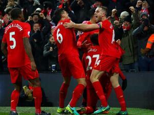 ليفربول يواصل مطاردة تشلسي المتصدر