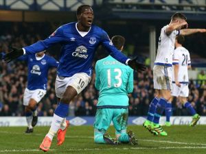 لوكاكو يحتفل وسط خيبة أمل لاعبي تشلسي