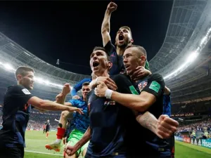 لاعبو كرواتيا يحتفلون بهدف ماندجوكيتش الحاسم