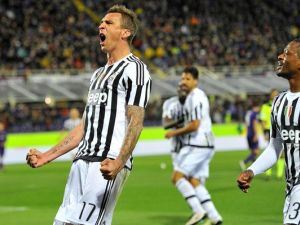 ماندجوكيتش يحتفل بهدفه