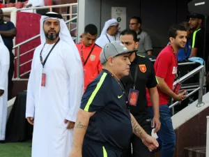 جشع محامي مارادونا يقف طريقاً في عودة الأسطورة لتدريب الفجيرة