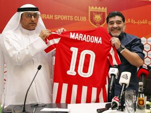 مارادونا خلال تقديمه الرسمي