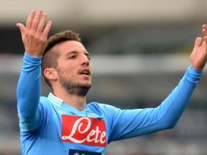 مارتينز يحتفل بهدفه في مرمى فيرونا