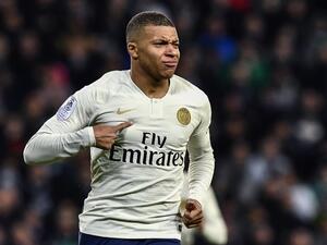 مبابي يحتفل بهدفه