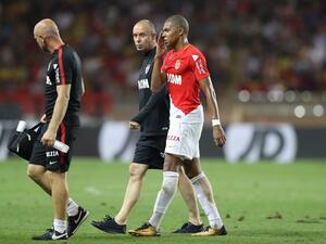 مبابي يغادر المباراة أمام تولوز بداعي الإصابة