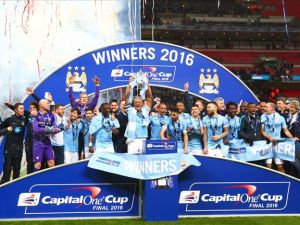 لاعبو مانشستر سيتي يحتفلون باللقب