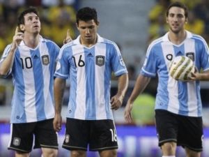 غونزااو هيغواين وأغويرو وميسي