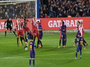 ميسي يسدد الكرة من تحت أرجل لاعبي جيرونا