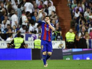 ميسي نجم المباراة دون منازع يحتفل بهدفه الأول