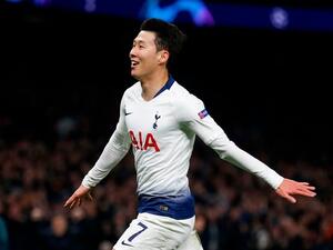 سون يحتفل بهدفه الحاسم