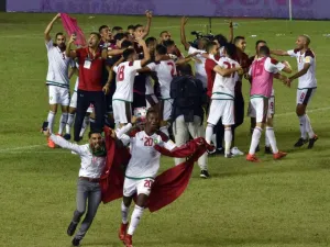 لاعبو المغرب يحتفلون بالتأهل التاريخي