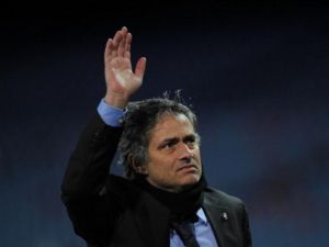 جوزيه مورينيو باقٍ مع ريال مدريد