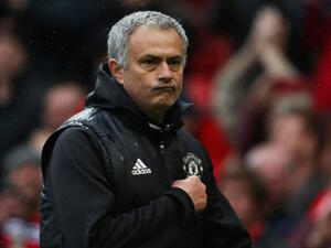 مورينيو مستمر مع يونايتد