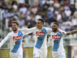 نجوم نابولي يحتفلون بالفوز الكبير