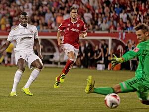 نيانغ يسدد مسجلاً هدف ميلان الأول