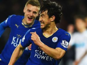 أوكازاكي يحتفل بهدفه