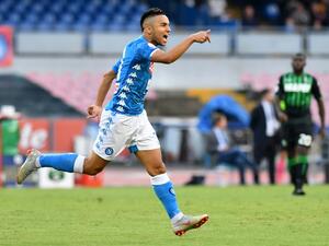 الجزائري وناس يحتفل بهدفه الجميل