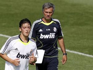 صورة أرشيفية لمورينيو وأوزيل