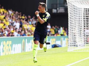 أوزيل يحتفل بهدفه