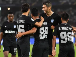 باتشوكا يتغلب على الجزيرة بنتيجة كبيرة