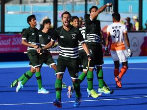 Pakistan players celebrate their 2-2 draw against India after their men's field hockey match between India and Pakistan at the 2018 Gold Coast Commonwealth Games on the Gold Coast on April 7, 2018.
Anthony WALLACE / AFP