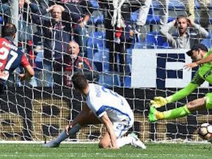 بانديف (يسار) يسجل هدف الفوز