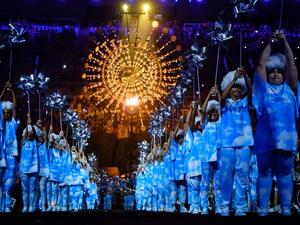 Dancers perform during the closing ceremony of the Rio 2016 Paralympic Games at the Maracana stadium in Rio de Janeiro on September 18, 2016.
Yasuyoshi Chiba / AFP