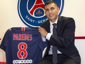 باريديس يعرض قميصه الجديد