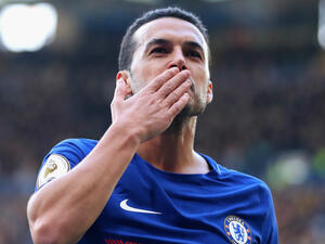 بيدرو يحتفل بهدفه