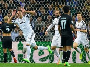 بياكا يحتفل بهدفه