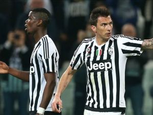 ماندجوكيتش (يمين) يقود اليوفي للفوز