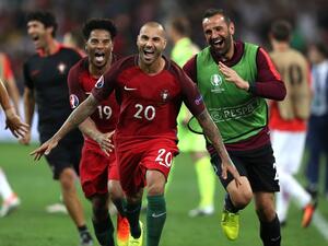 كواريزما يحتفل بركلته الفائزة