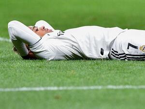 ماريانو دياز على الأرض بعد خسارة فريقه