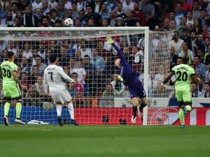 هدف عكسي يمنح الريال بطاقة العبور للنهائي