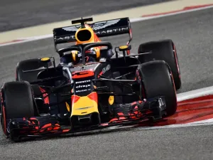 Red Bull's Australian driver Daniel Ricciardo drives during the second practice session ahead of the qualifiers for the Bahrain Formula One Grand Prix at the Sakhir circuit in Manama on April 6, 2018.
GIUSEPPE CACACE / AFP